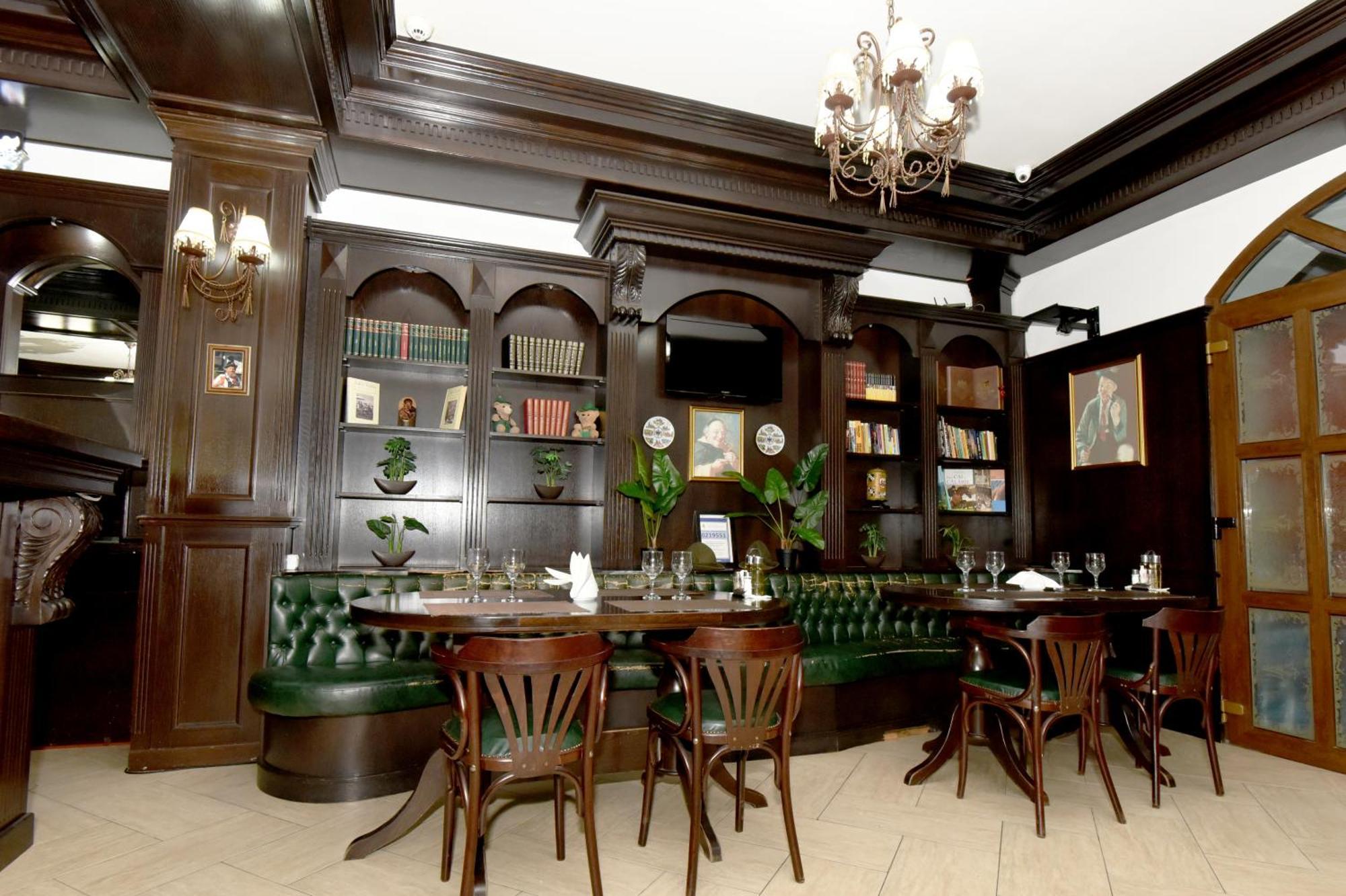 科纳克巴伐利亚酒店 Buşteni 外观 照片